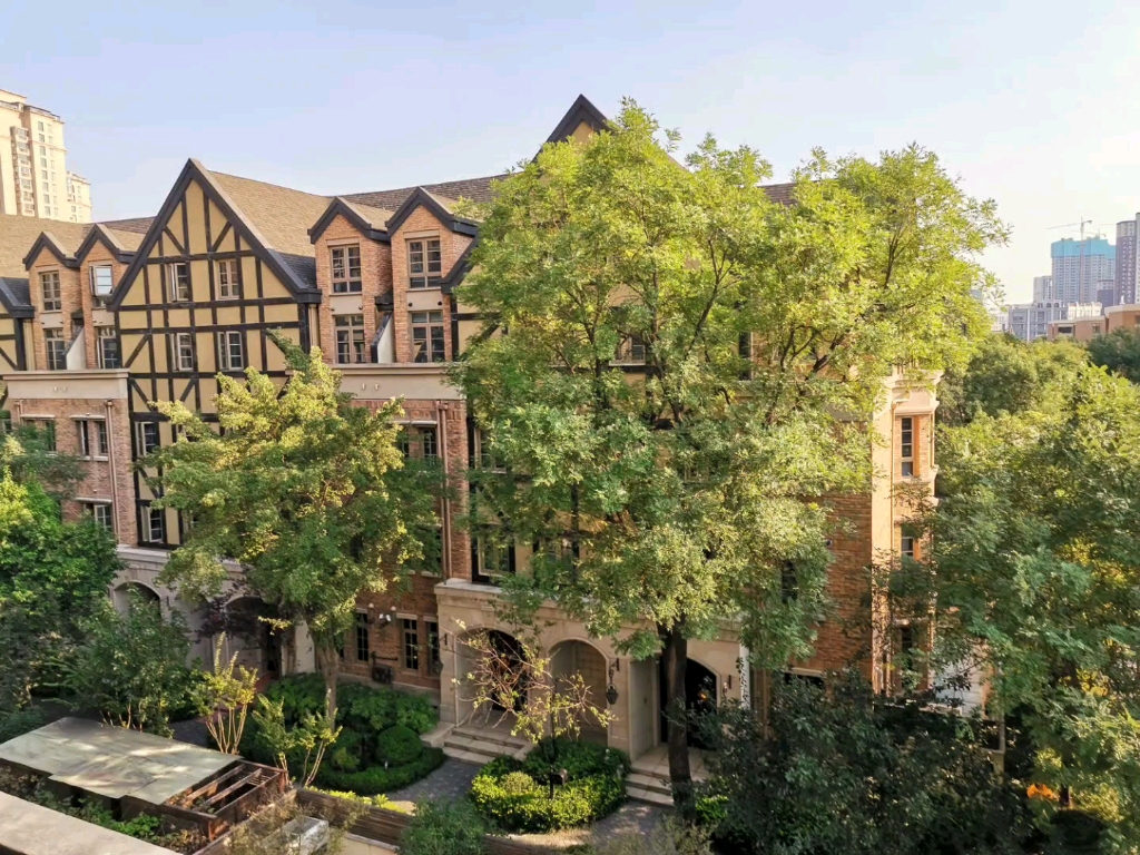 低于市场价300万,普罗旺世七期温泉别墅,实用面积660平,3车位,双气