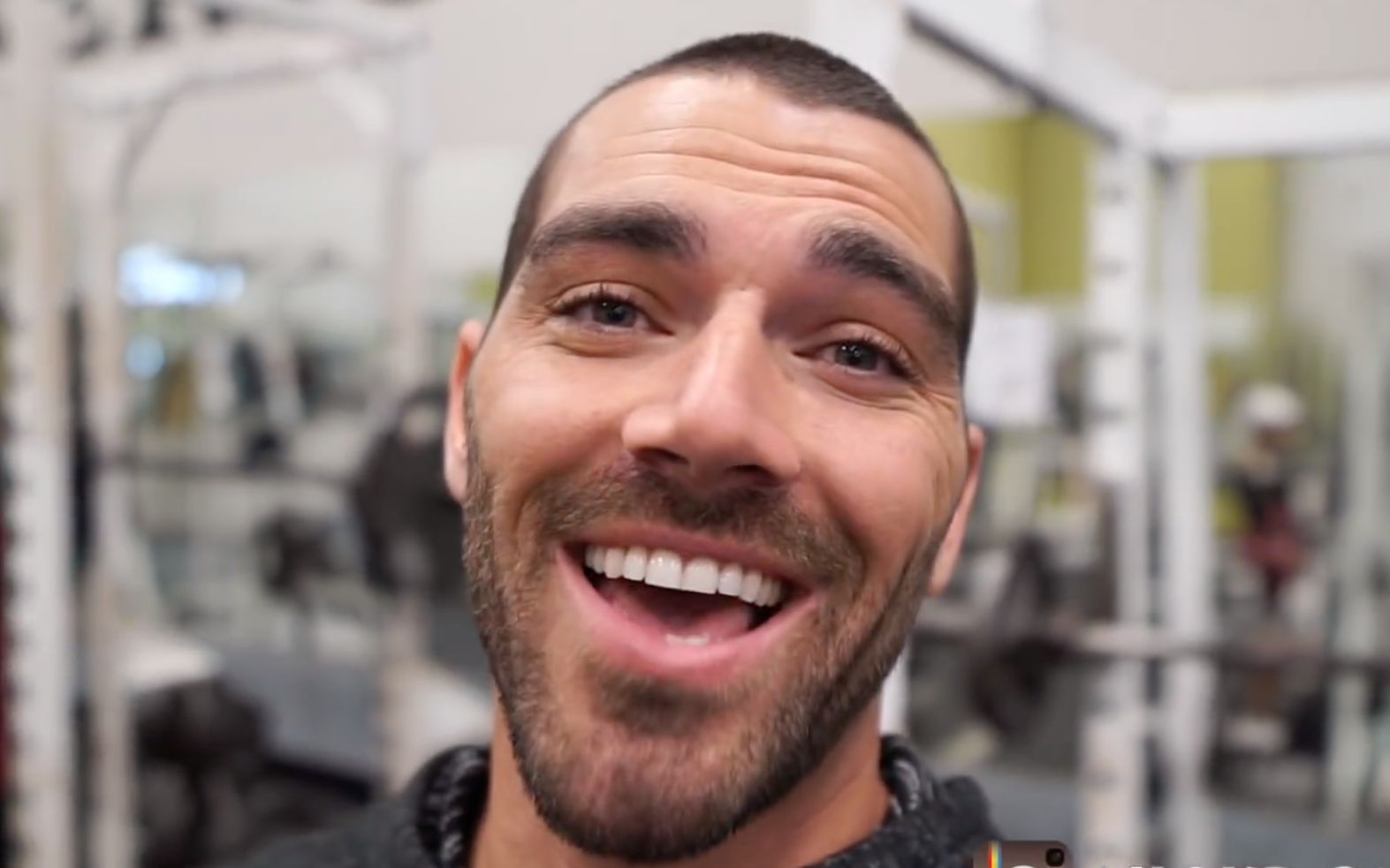 nick男模蜜桃臀训练后一定是要吃吃吃的