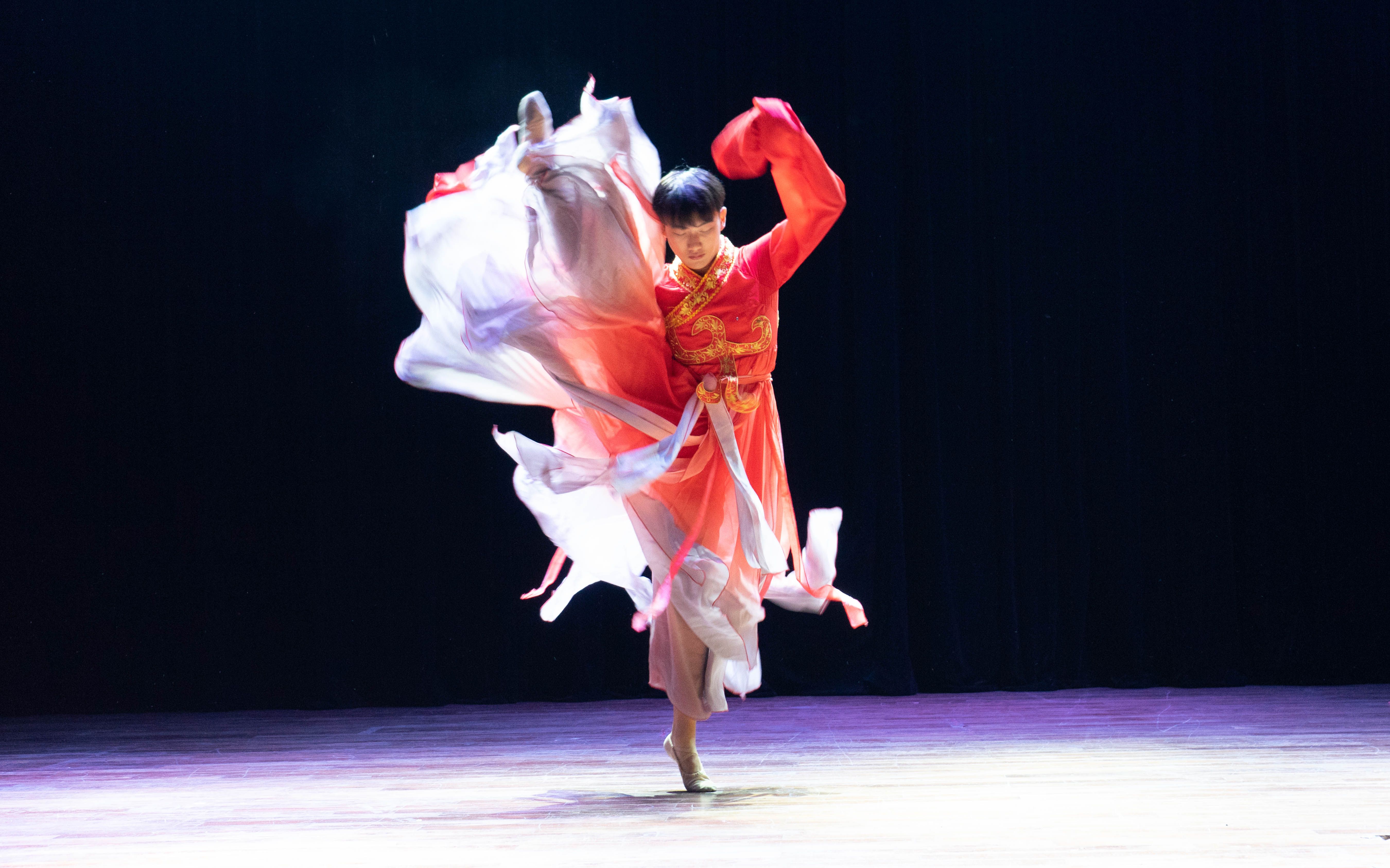 活动作品玉人舞东南大学舞蹈团翻跳