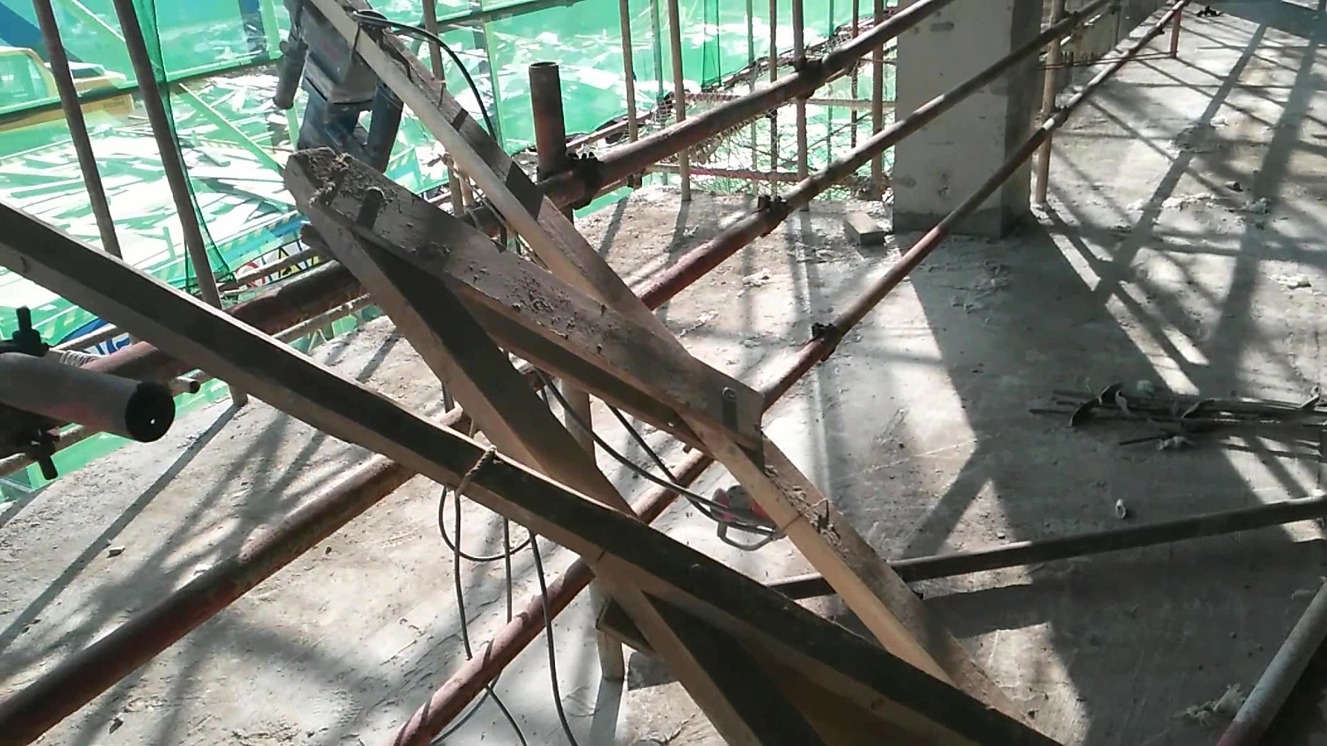 511植筋展示展示自制的电钻延长架