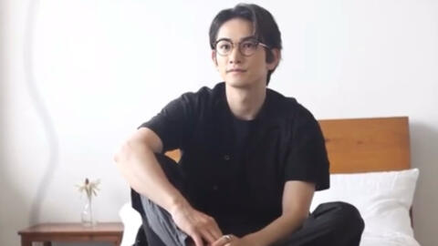 町田啓太 メガネ男子に夏ファッションを披露 Gooda Vol 54メイキング 哔哩哔哩 Bilibili