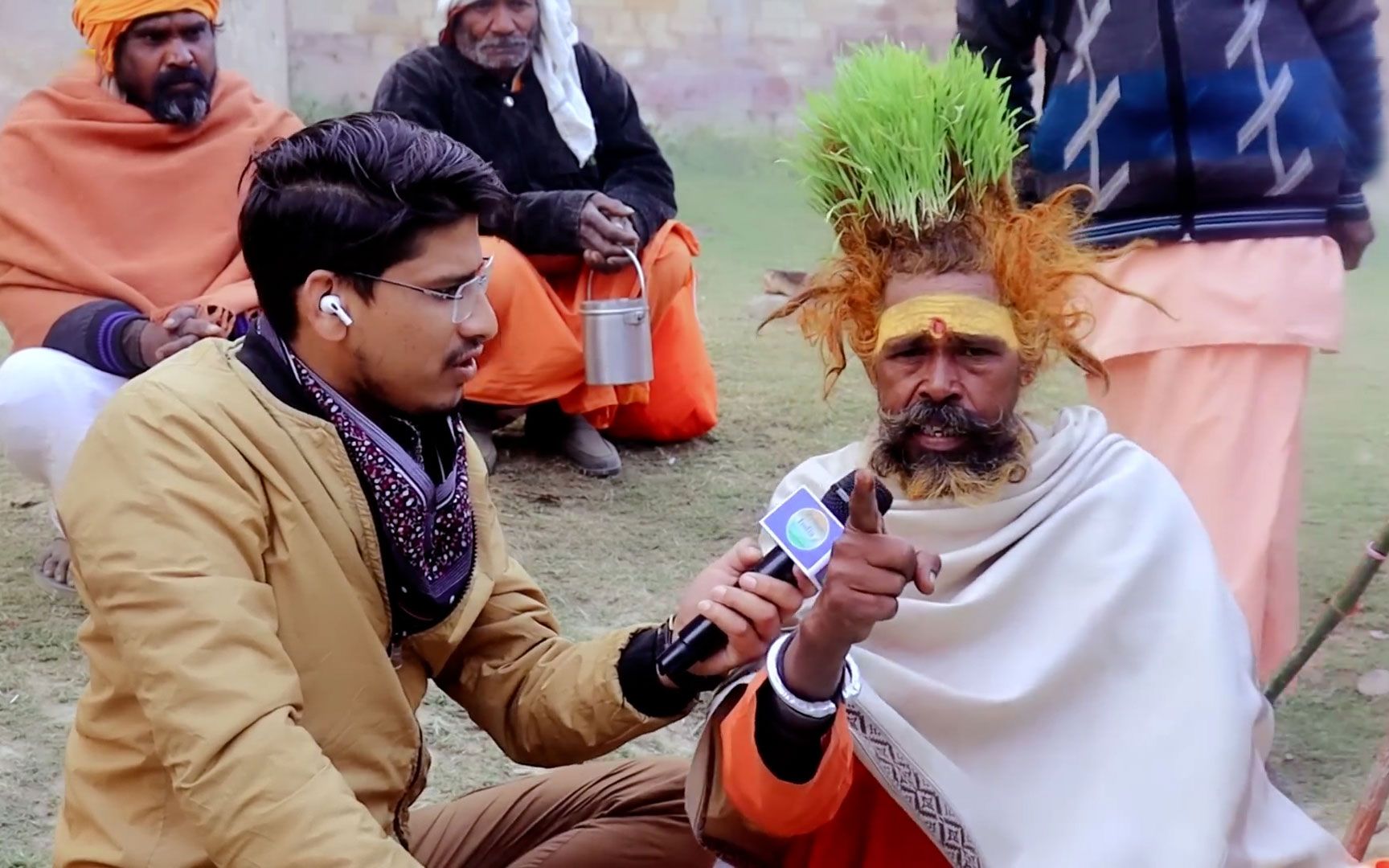 印度:苦行僧大师在头上种麦子,头顶一片绿油油,太神奇了!