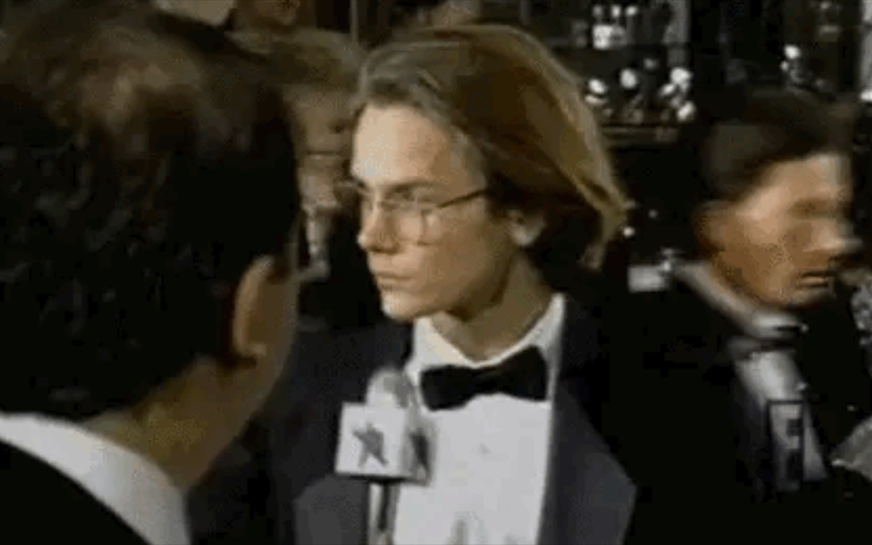 [图]【River Phoenix 】"Run to the rescue with love,and peace will follow."