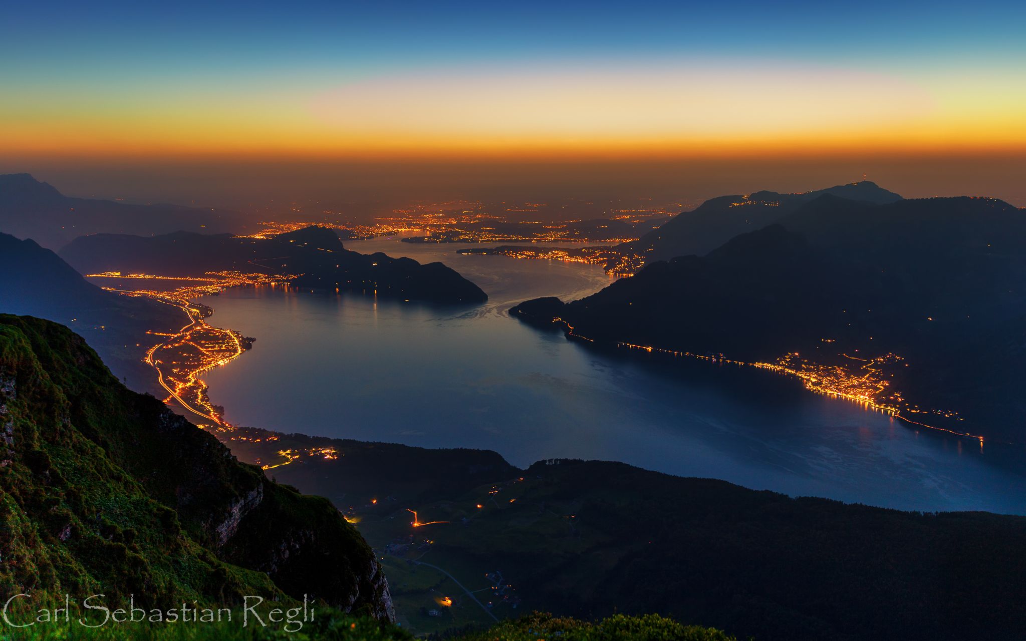 卢塞恩湖湖边小镇夜景灯光