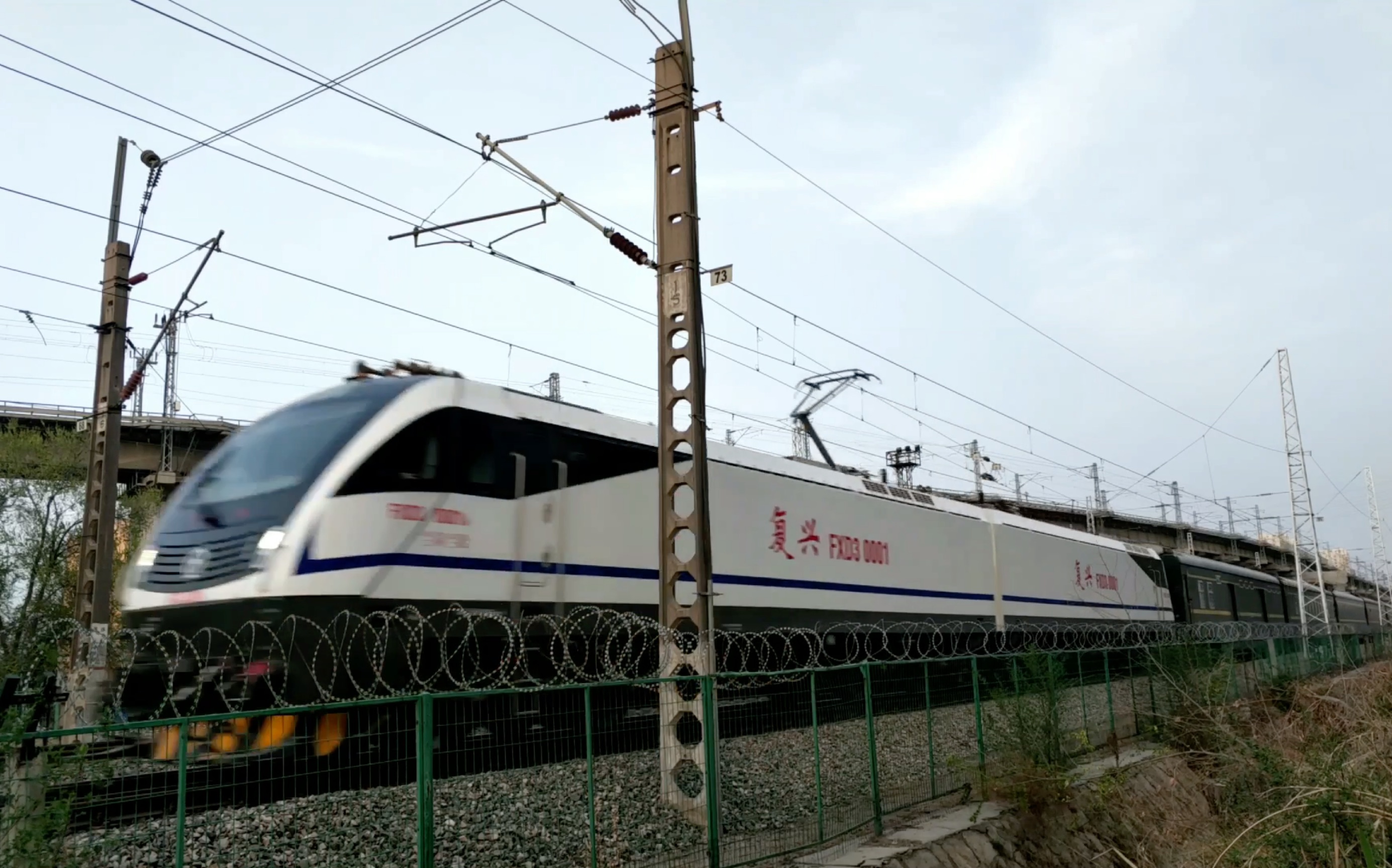 fxd3牵引  z41  上海-乌鲁木齐  途经兰新线