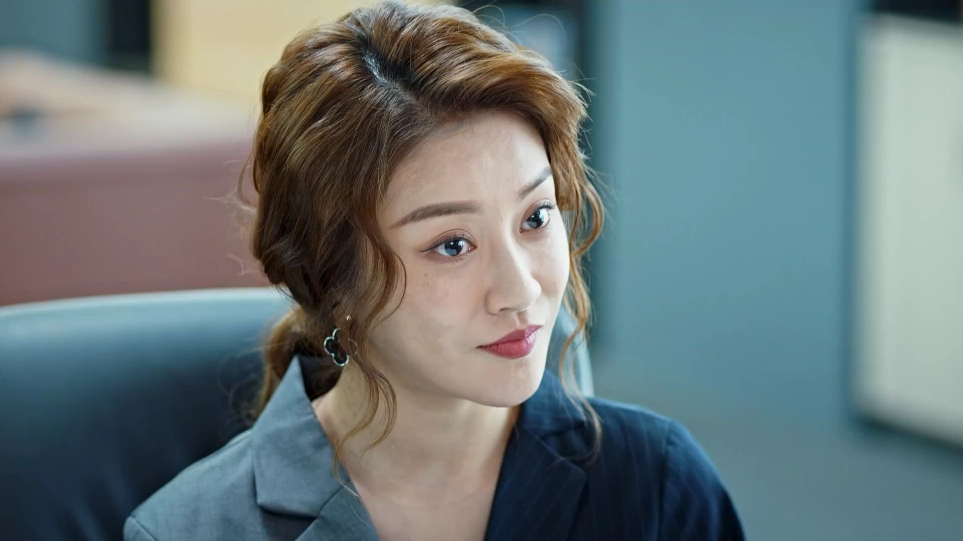 创想季:菲菲盗卖公司机密,张口要十万,哪料死对头都不