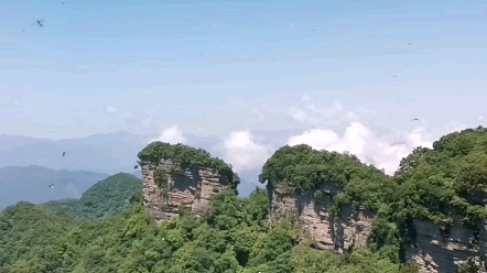 [图]登山爱好者看风景Χ 埋罐空军人看婚飞。