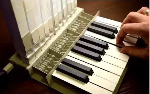 大神aliakseizholner纯手工打造纯纸质风琴