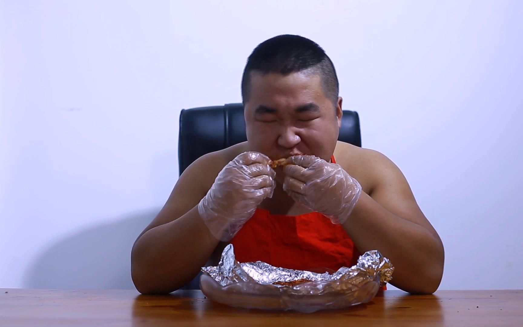 彪哥吃鸡翅 用或其他应用扫描二维码 点赞 彪哥吃鸡翅 评论官方微信