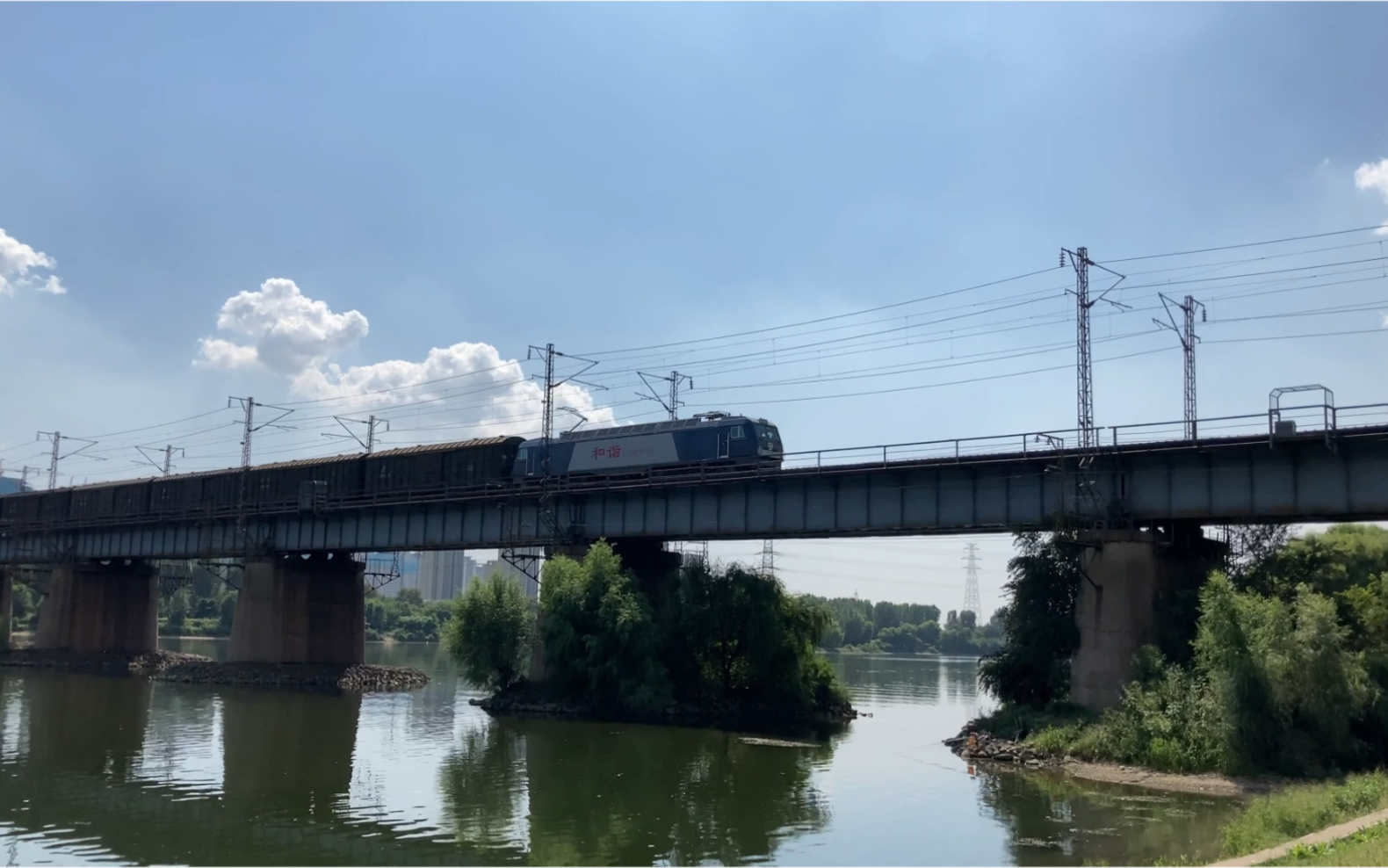 01 苏家屯机务段hxd3b0189牵引货列浑河站接近