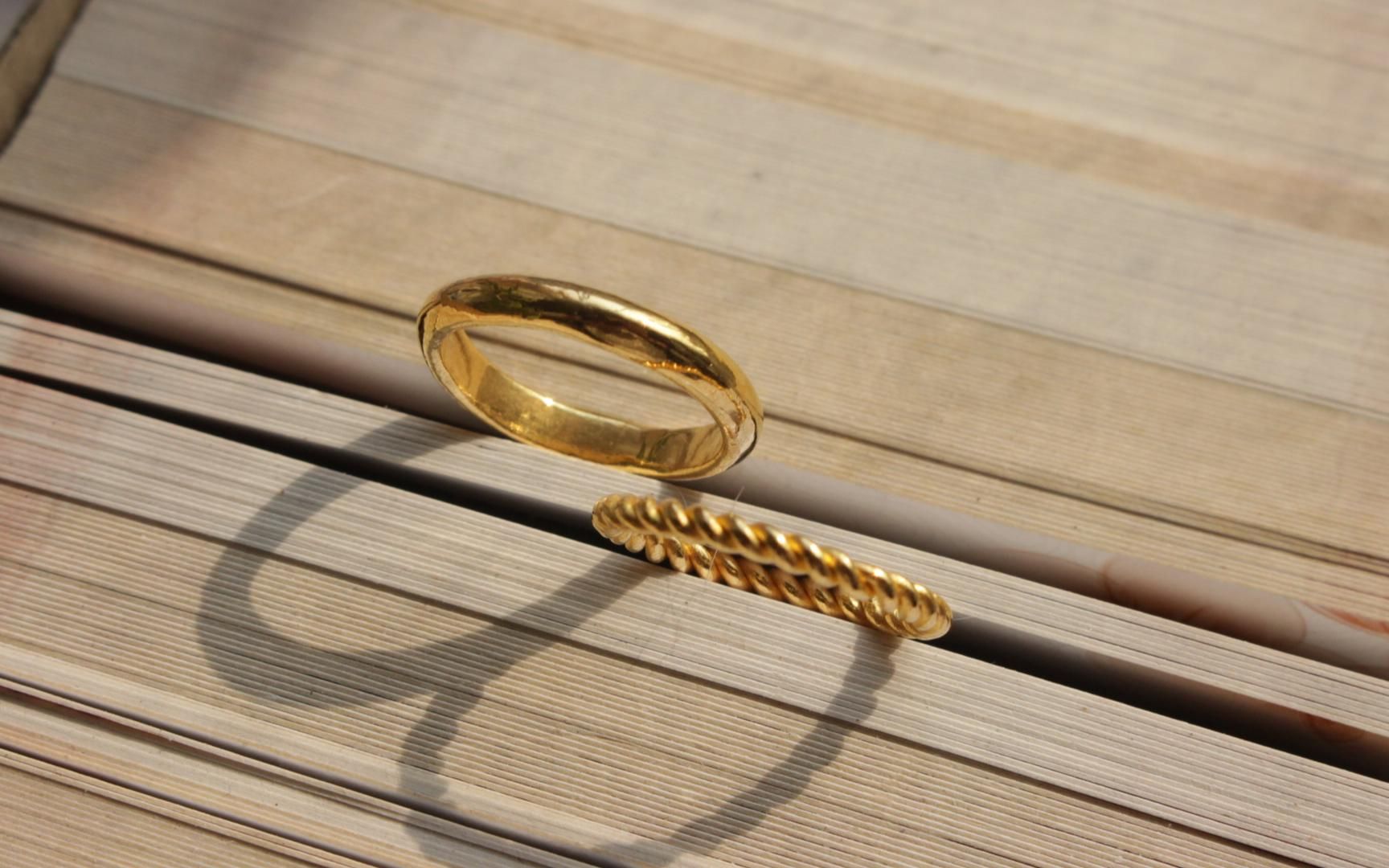 旧黄金首饰加工改款 光面泥鳅背 细麻花戒指