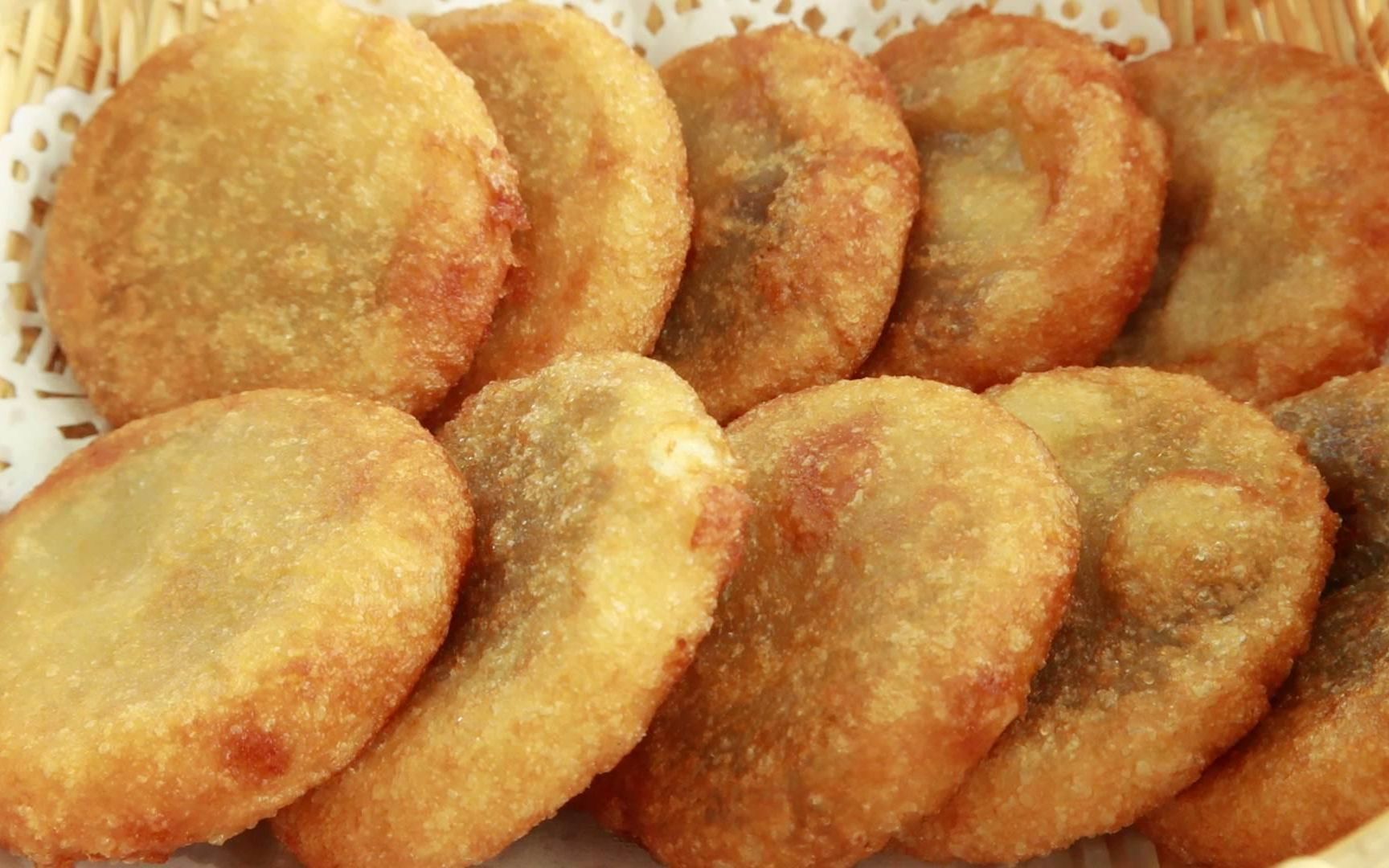 油炸糕别直接下锅炸,老妈教我一招,外酥里软不油腻,太好吃了