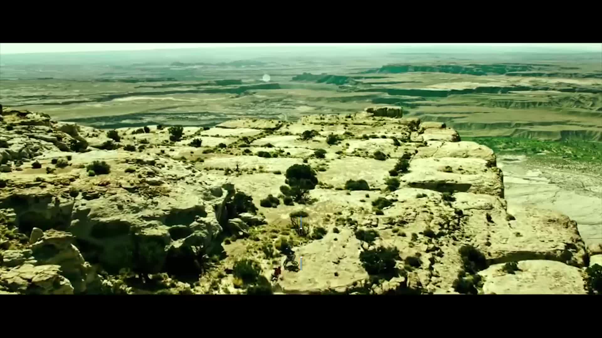 电影极盗者逃离地球表面