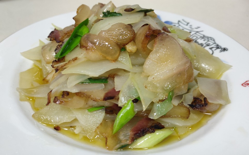 大部分四川人冬天最爱的家常菜棒棒菜炒腊肉好吃下饭大人小孩儿都喜欢