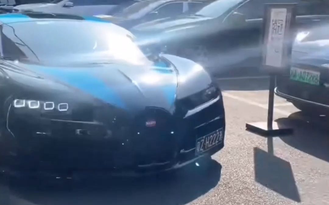 老白不喝酒将布加迪chiron更换supersport拉花外观