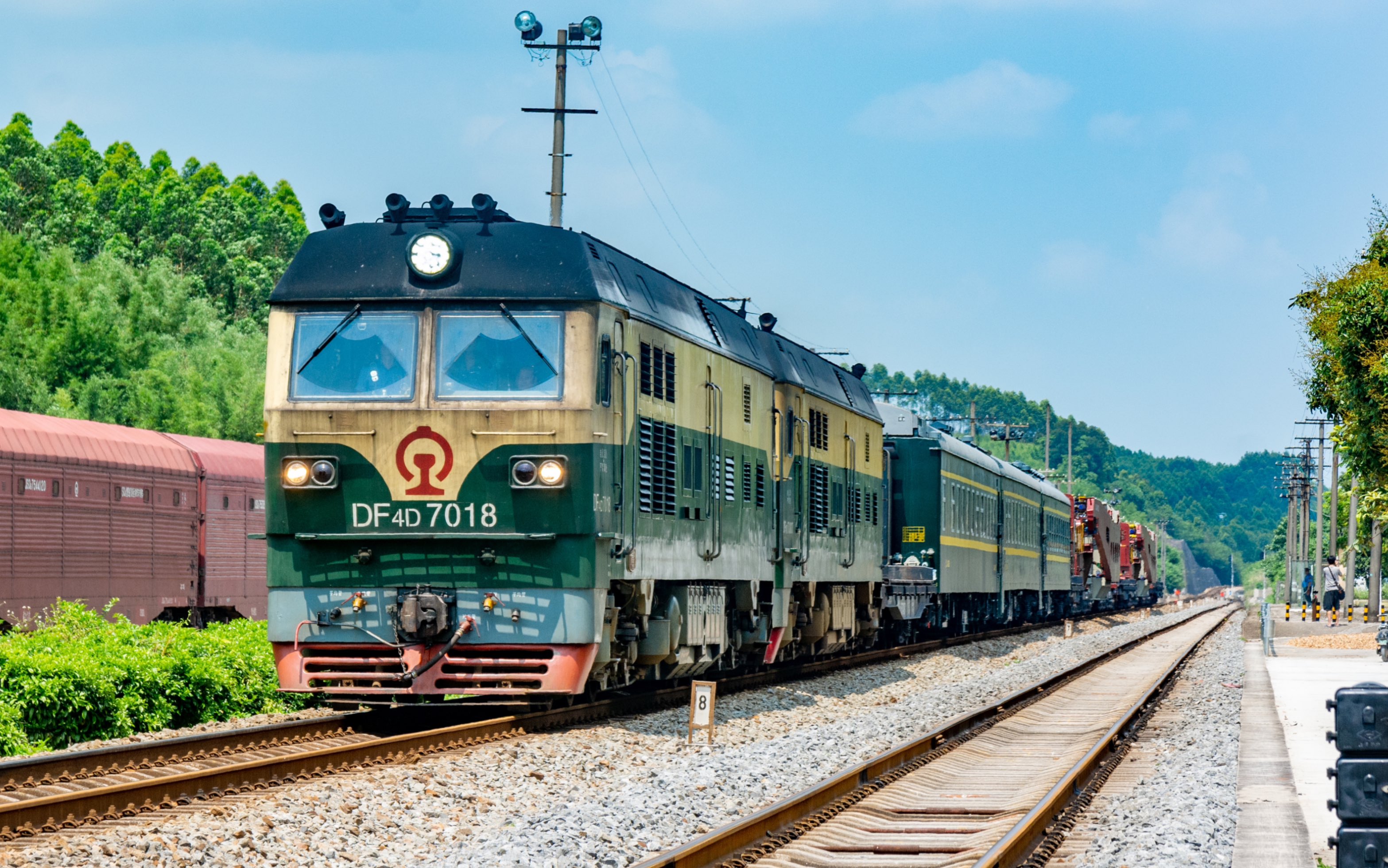 【湘桂线】运送变压器的超级超限70007次通过洛埠站