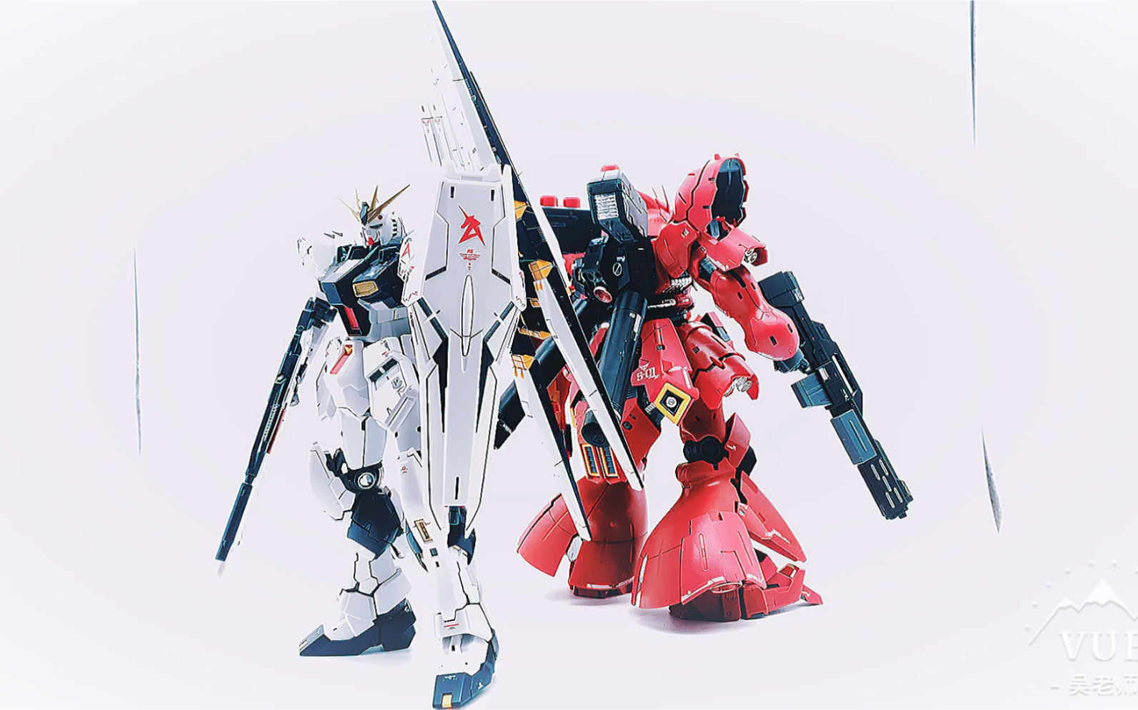 逆袭的夏亚阿姆罗与夏亚