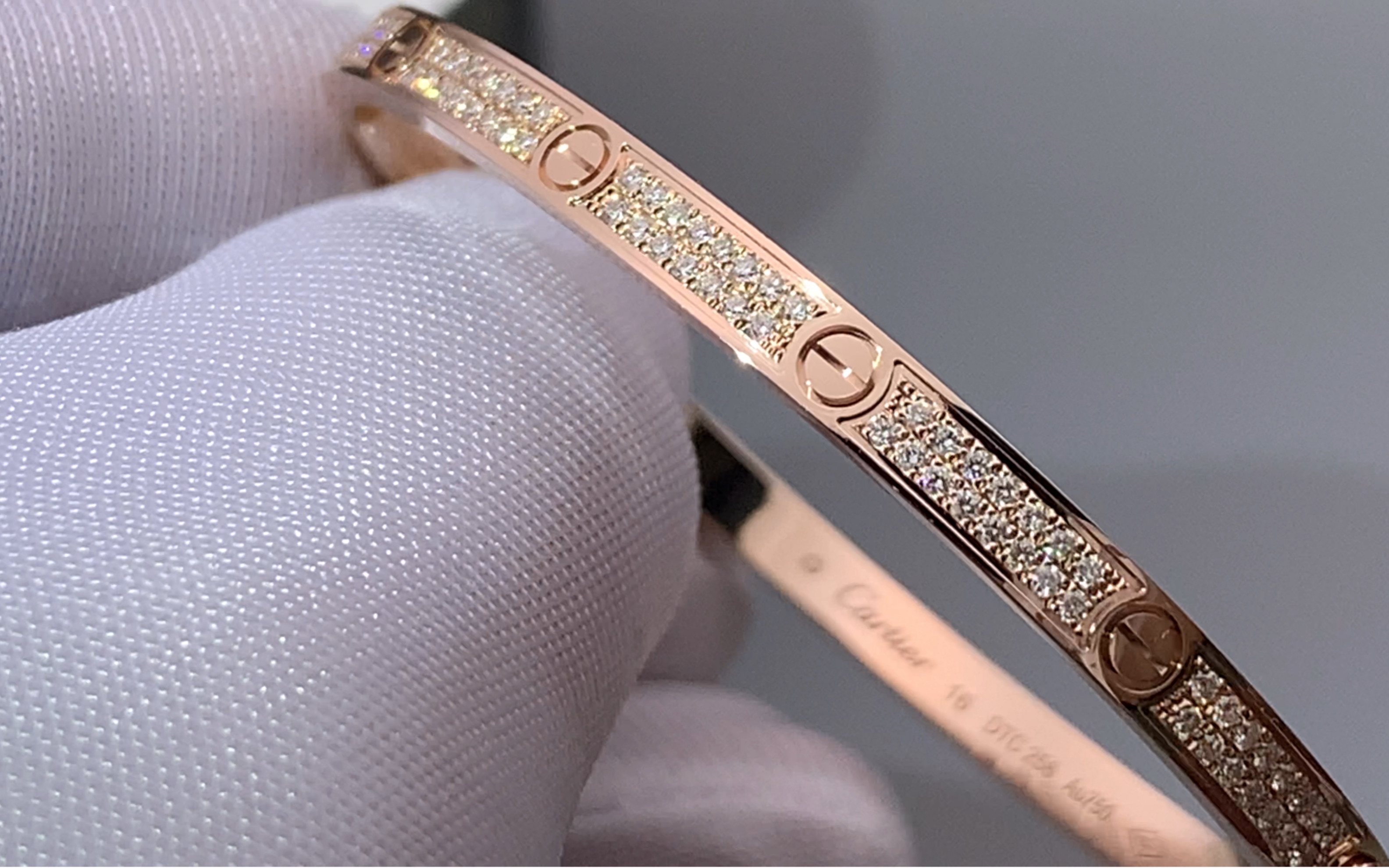 18k玫瑰金窄版满天星手镯教大家怎么正确佩戴方法