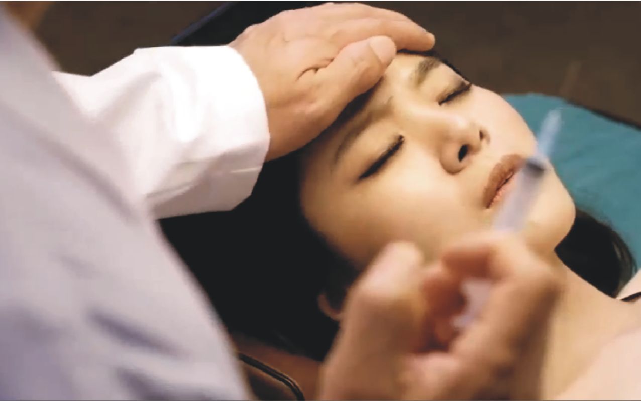 2013年上映,韩国经典犯罪电影,韩国整容医生用麻醉剂为所欲为