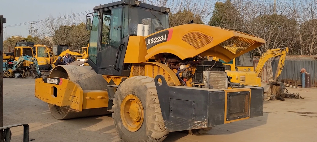 22吨二手振动压路机现场实拍徐工xs223j压路机