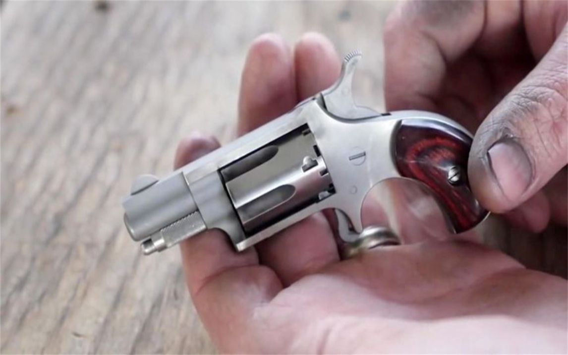 揭秘拇指大的迷你型左轮手枪,22lr口径 小看它你就错了