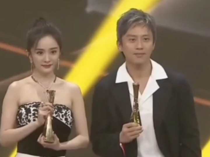 邓超 #杨幂 #实力派演员 一起获得微博king和queen,实至名归,超哥