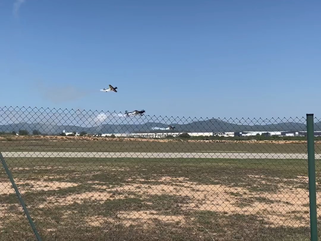 固定翼编队飞行表演