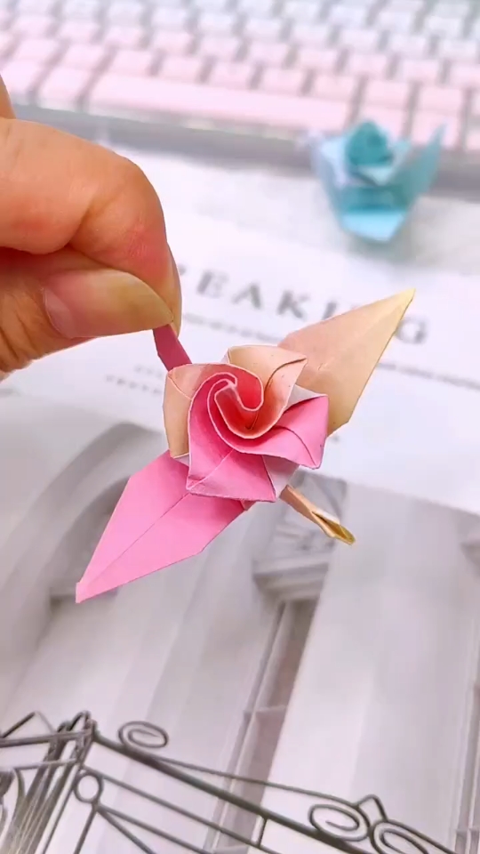 手把手教你折漂亮的玫瑰花千纸鹤