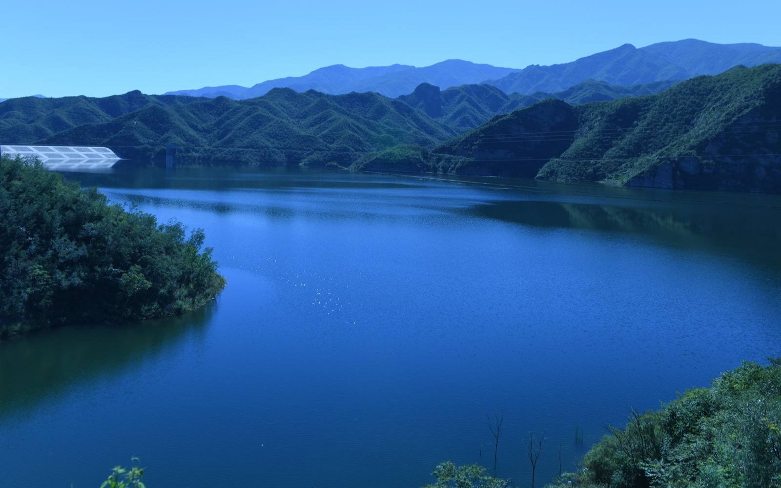 [图]北京京西最美宝石峡湾，湖水像翡翠一样碧绿，还可以近距离接触。