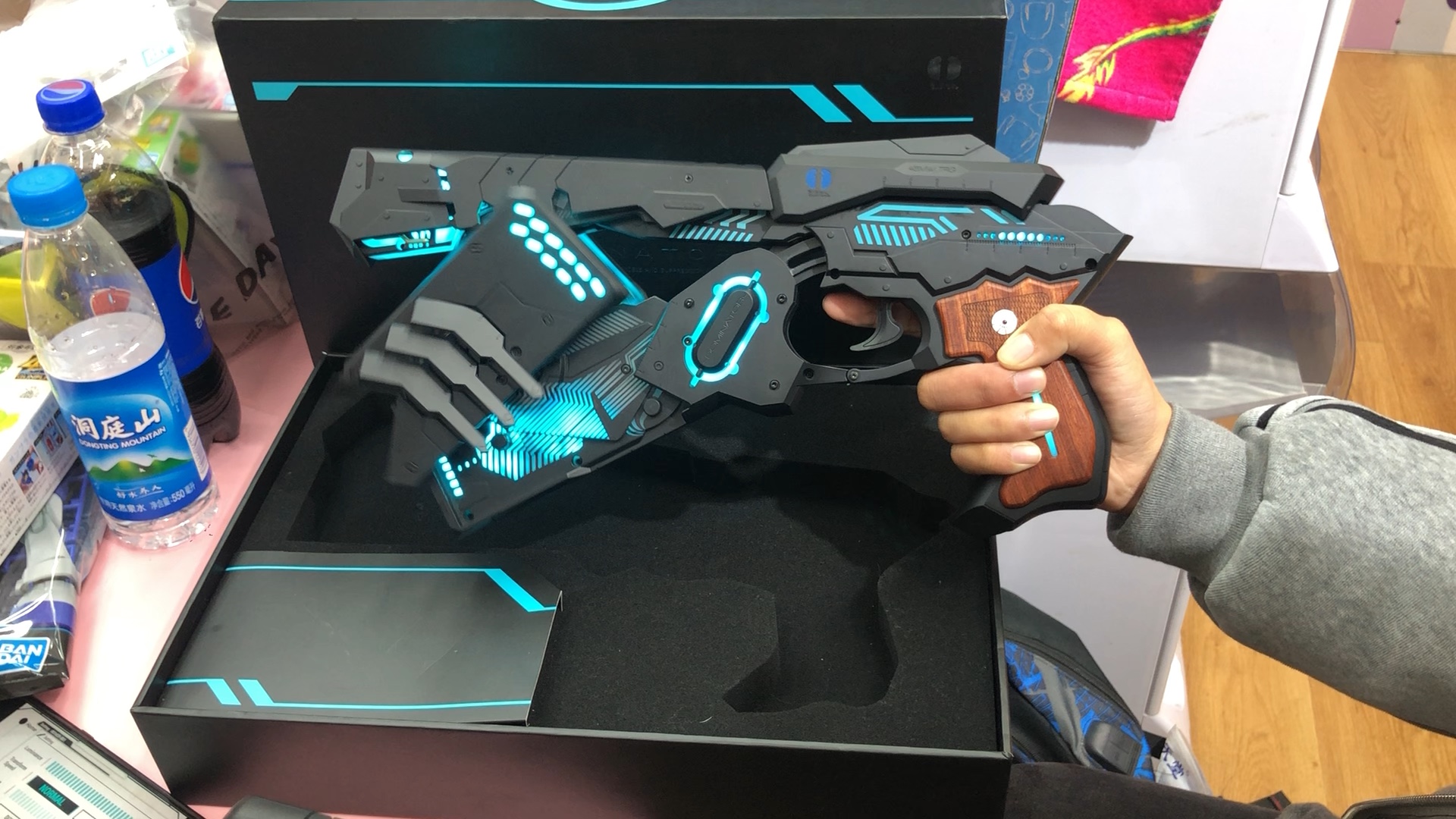 小姐姐试玩心理测量者枪