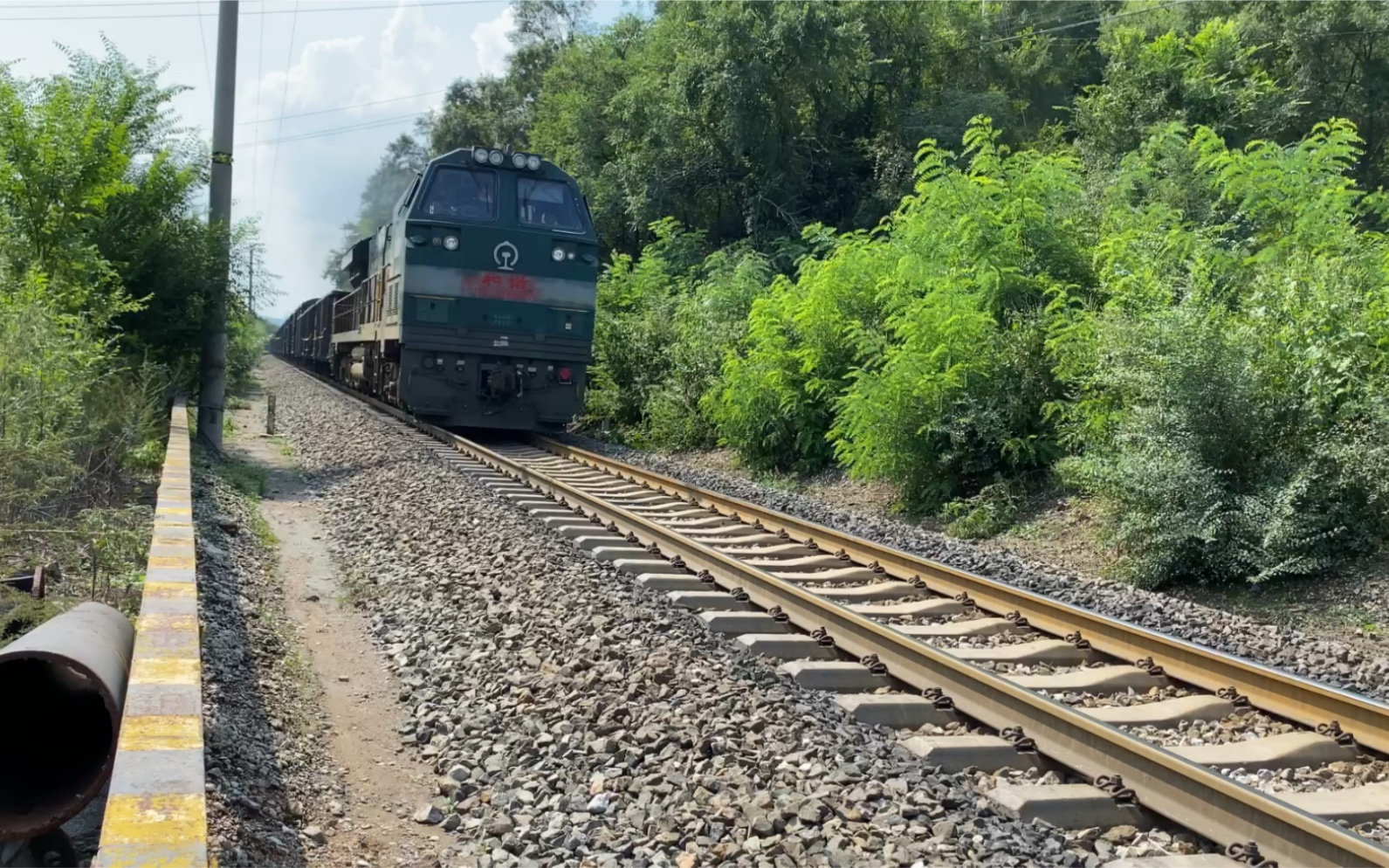 11 梅河口机务段hxn50587牵引货列土口子道口(沈吉线59km 365m)通过