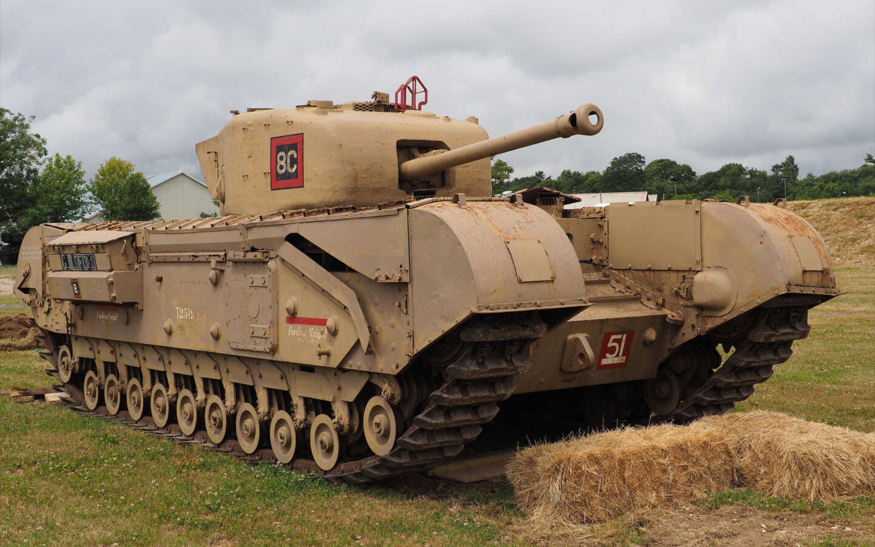 四号坦克h能够击败傻大黑粗的丘吉尔吗?