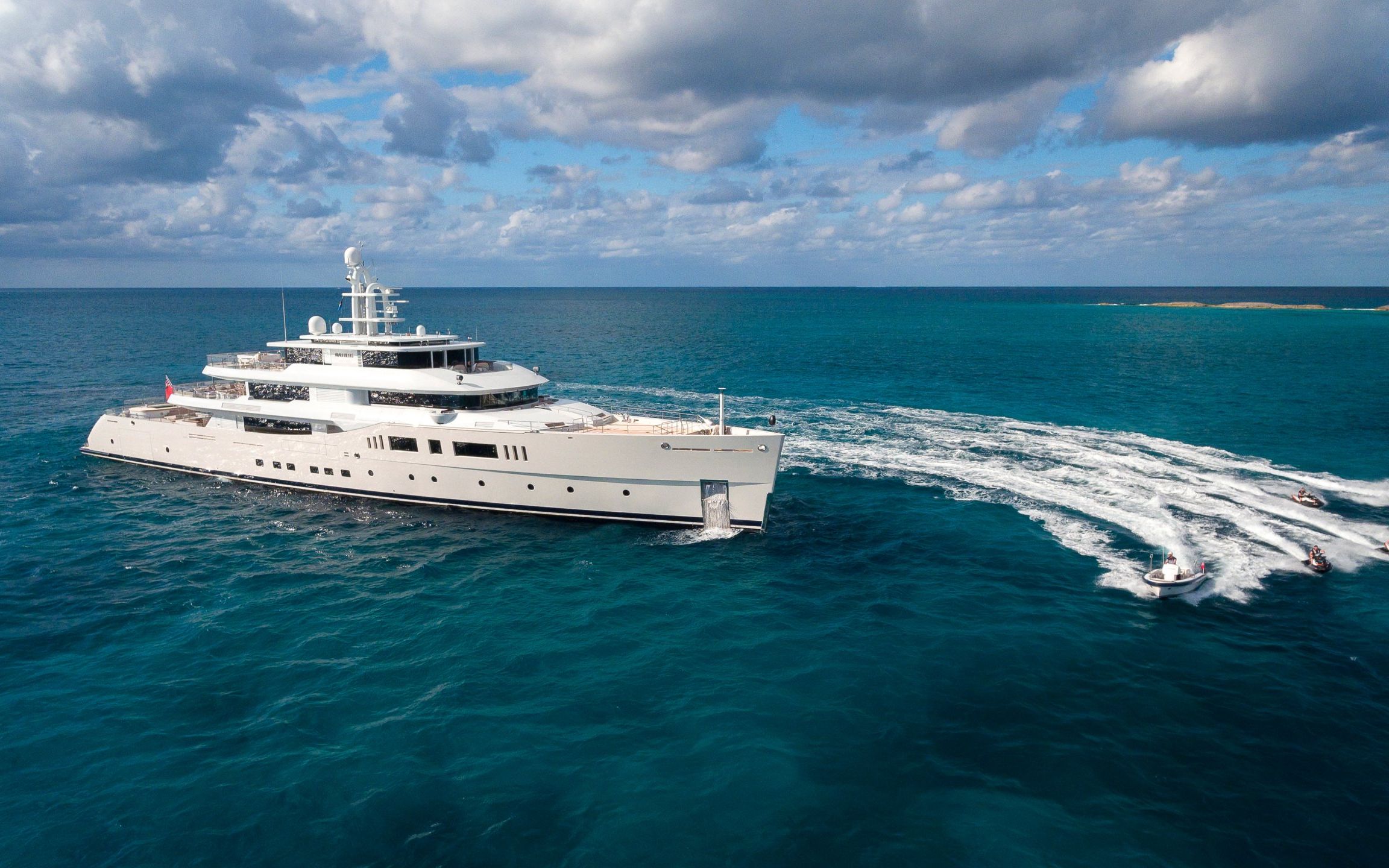 "-7850万欧元的意大利perini navi 73m(240ft)nautilus号超级游艇