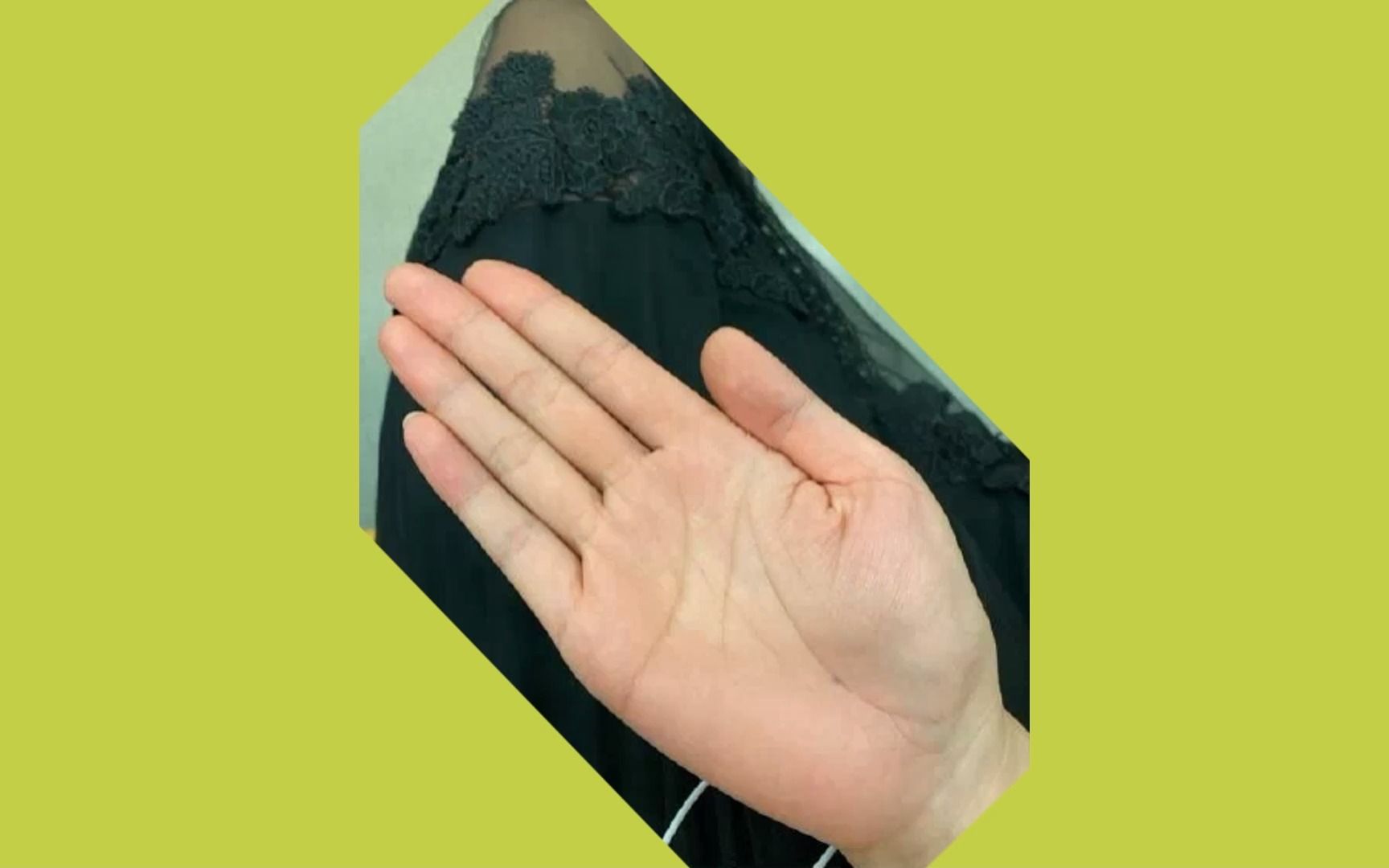 手掌修长不露骨,衣食无忧享福命