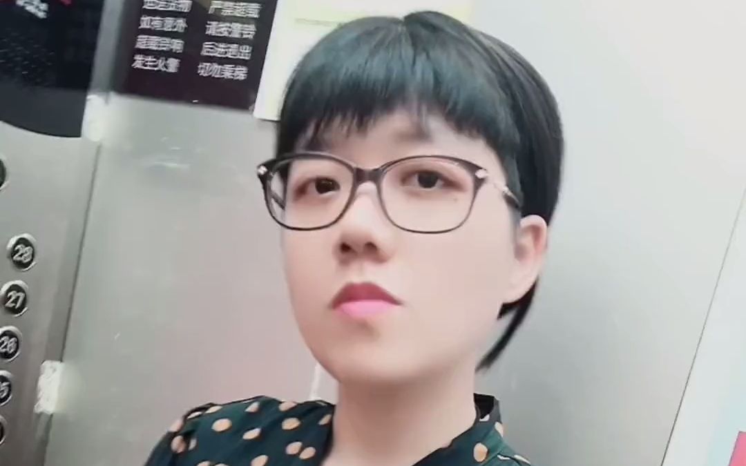 蒋老师只有一件衣服么?