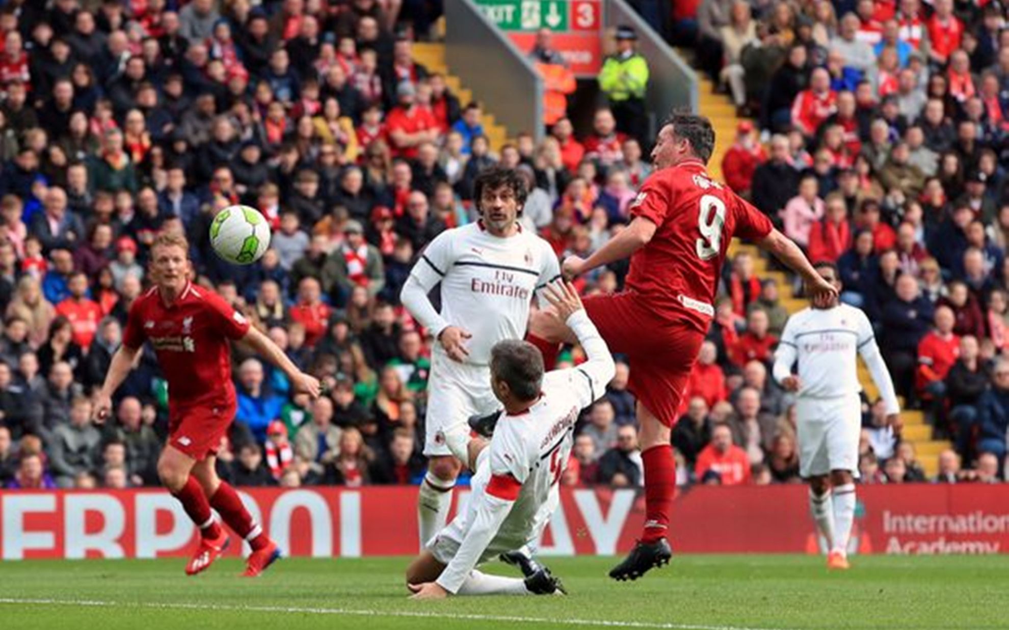 传奇元老赛!利物浦3-2ac米兰