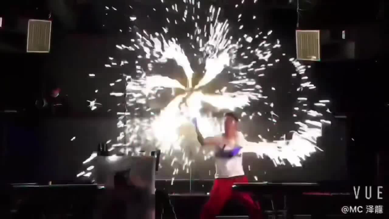 天津北京花式调酒外籍调酒师鸡尾酒咖啡咖啡师表演节目龙门会商演