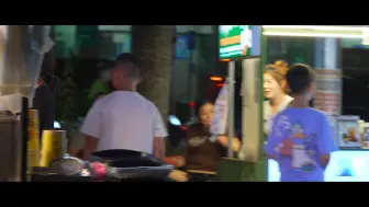 Video herunterladen: 索尼zve10二代  新入手测试了下，还行，没有机械快门稍微有点不习惯，视频基本都是50分之1快门速度，ISO 320,FL模式和CINEVLOG模式直出。