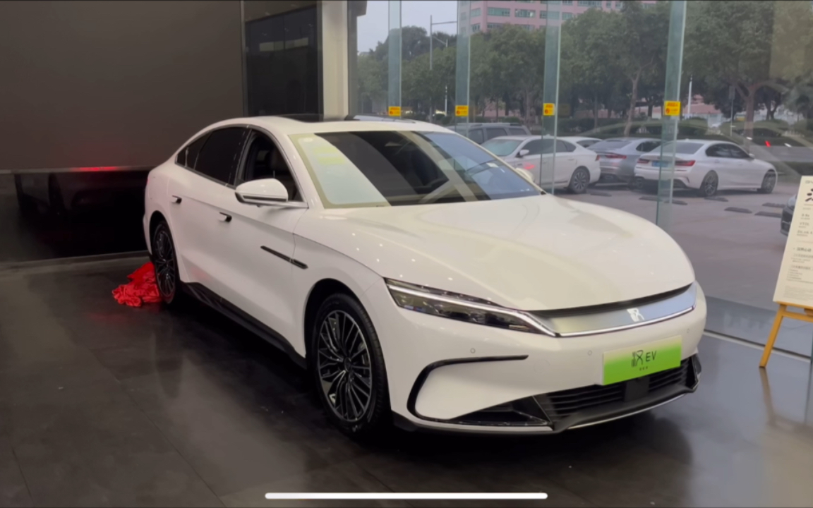 比亚迪 汉ev 白色外观和内饰