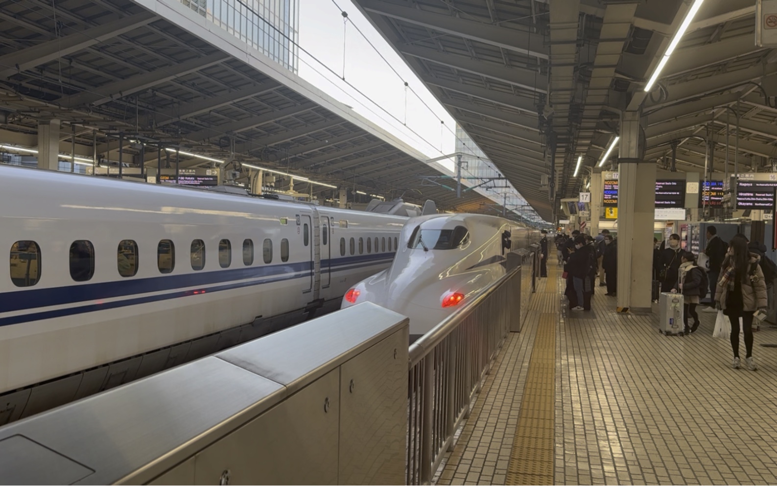 東海道新幹線のぞみ109號n700s系列車出東京站(往博多)