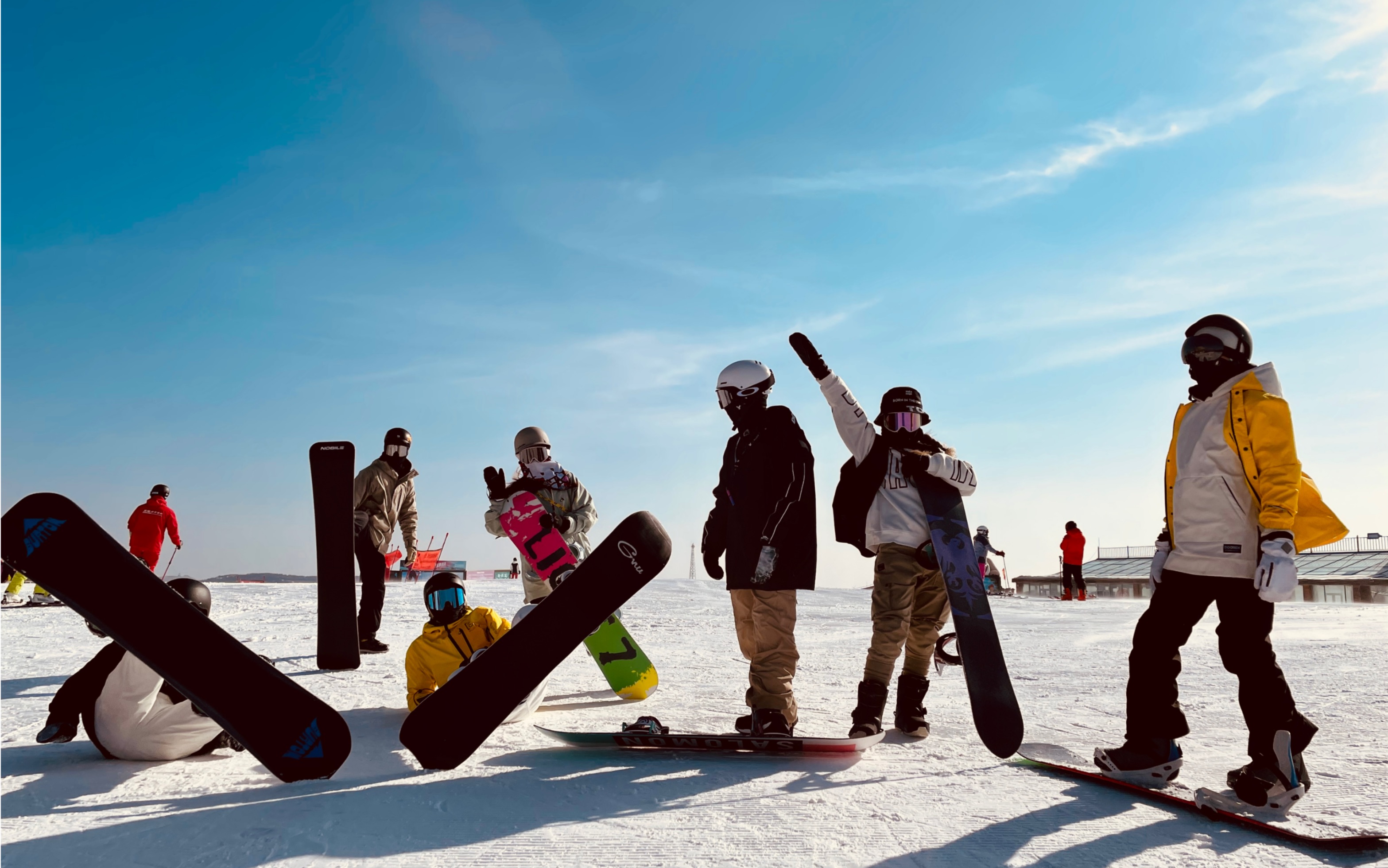 一群可爱的滑雪人儿