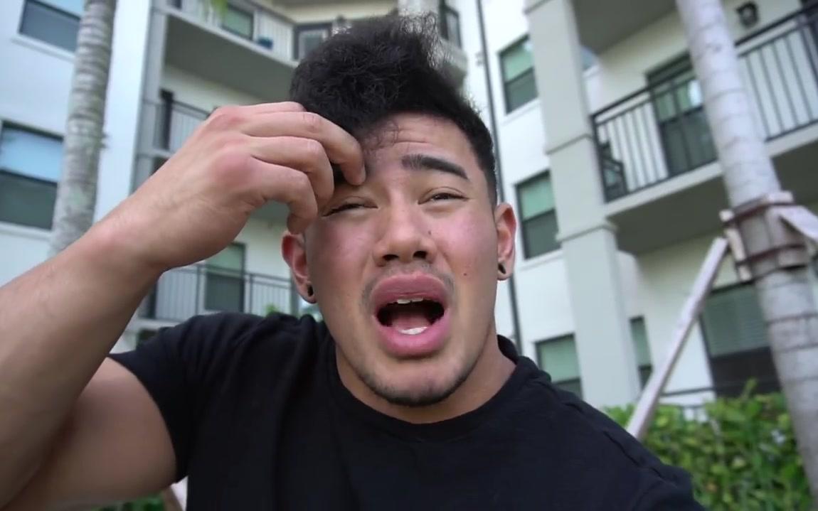 steven 曹的胸部训练日常视频分享 .