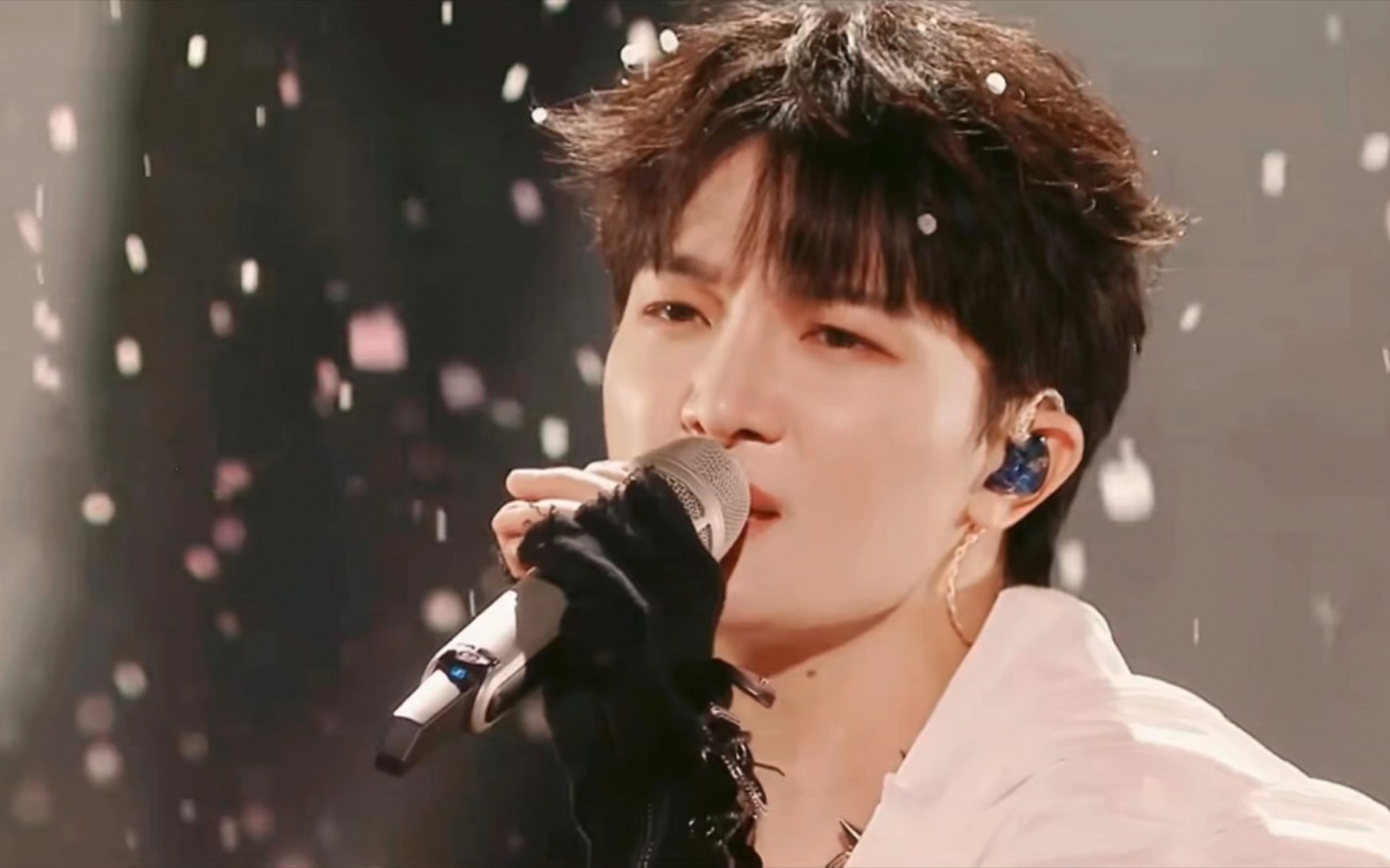 【周深舞台2023】因为今天看《人是_》的舞台觉得最后一个字的尾音有