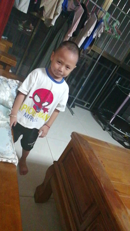 真好笑,小屁孩一个,快快乐乐每一天开开心心每一天