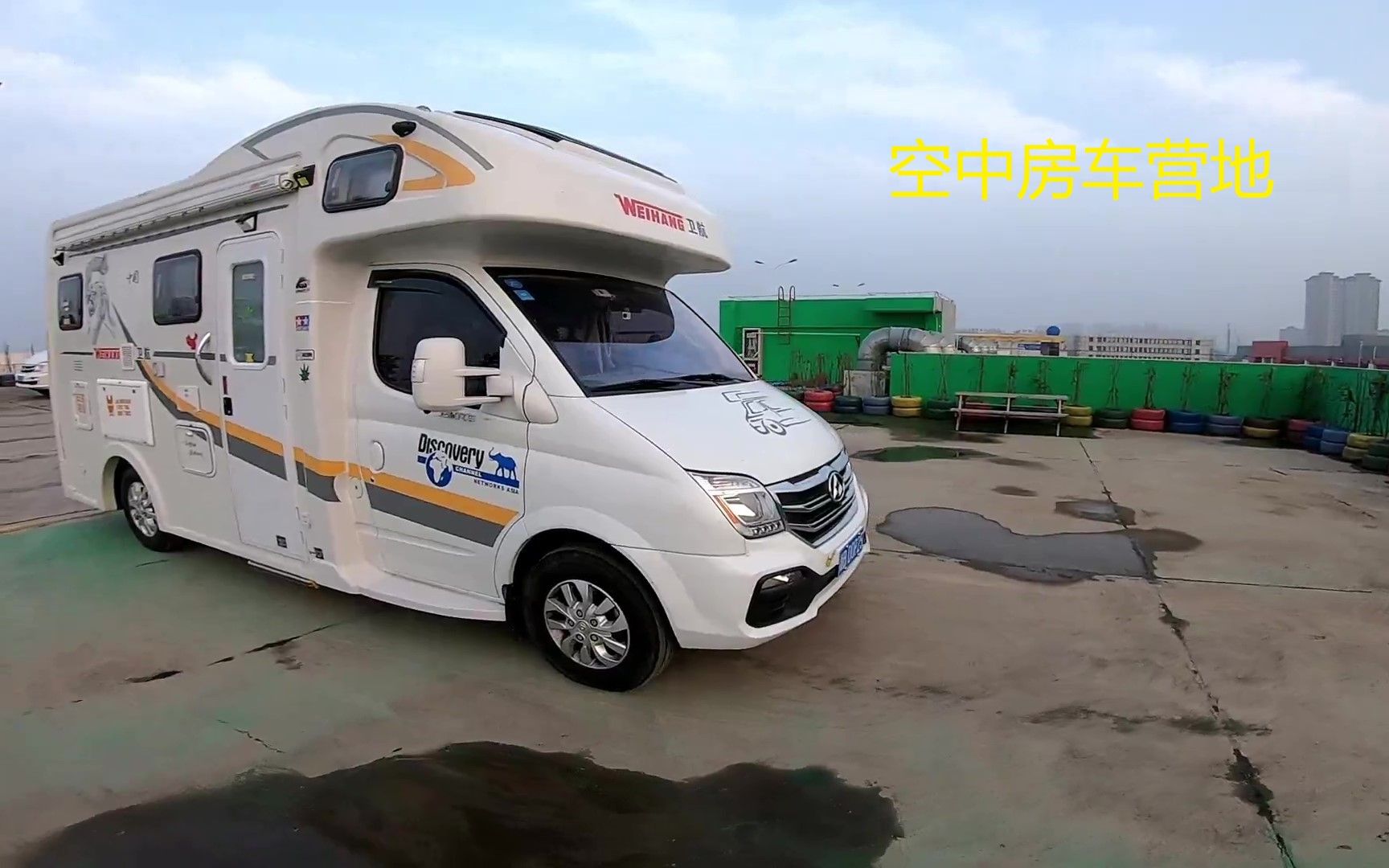 阿挺的房车现在就像一张破席梦思,嘎吱嘎吱不弄好是没法去西藏了