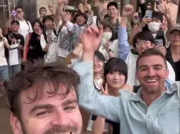 Download Video: The Chainsmokers: 酒店门口合唱Closer是什么概念？