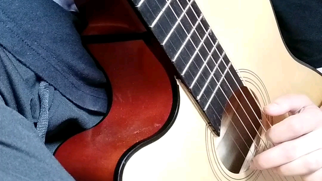 不是吧不是吧第一天谈吉他居然反手就是个63231323