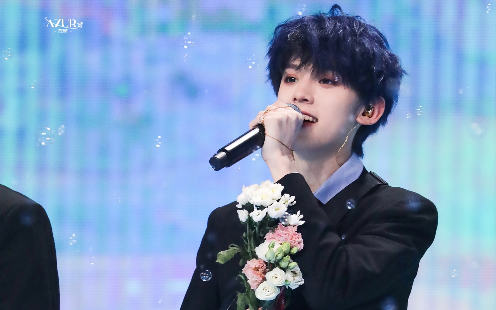 【左航】撒彩带的左航学长 头上还留了一片彩带 尊滴可爱