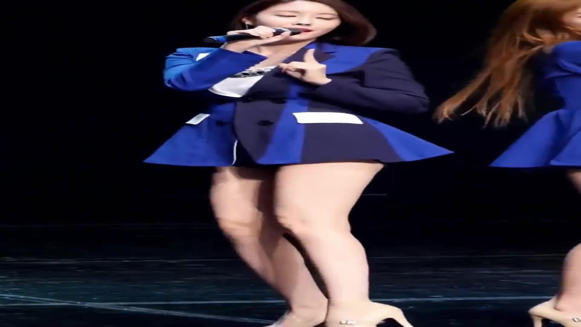 tara女团直拍哥哥 你难道真的不喜欢我我吗#tara #大长腿 #韩国女团