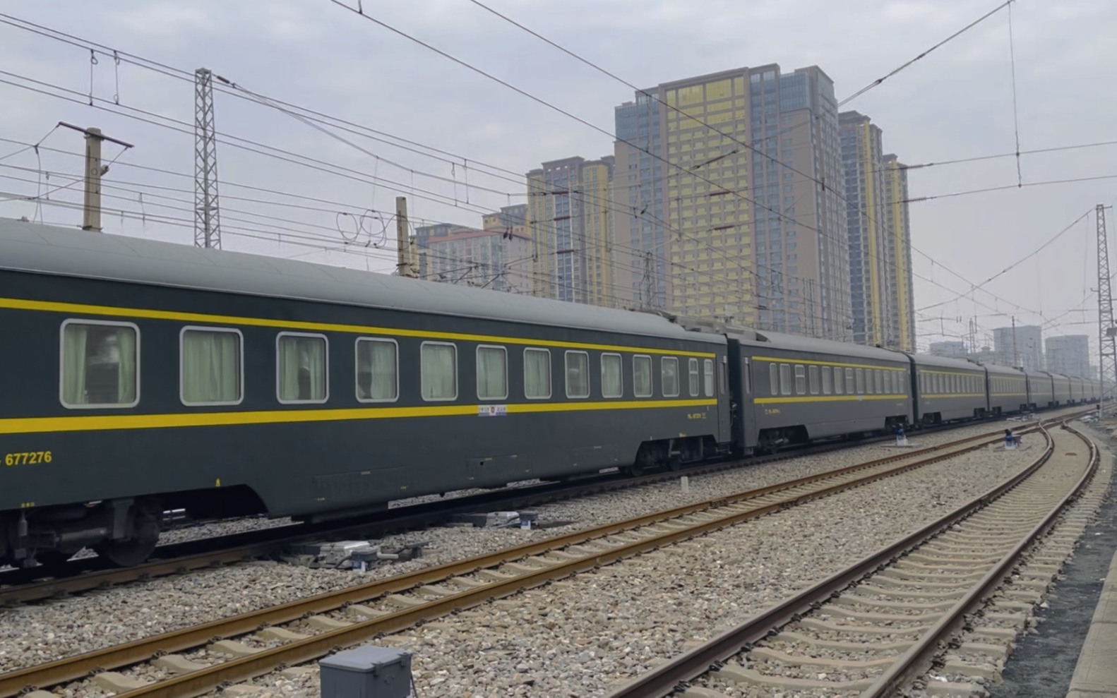 纪念z35次列车通过邯郸站